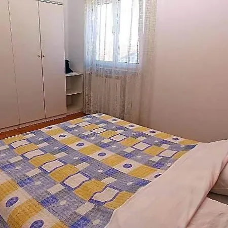 926