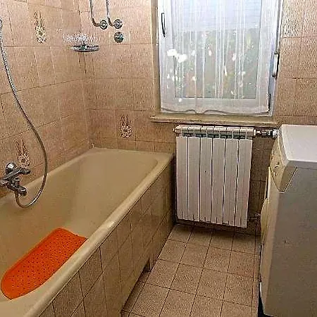 926