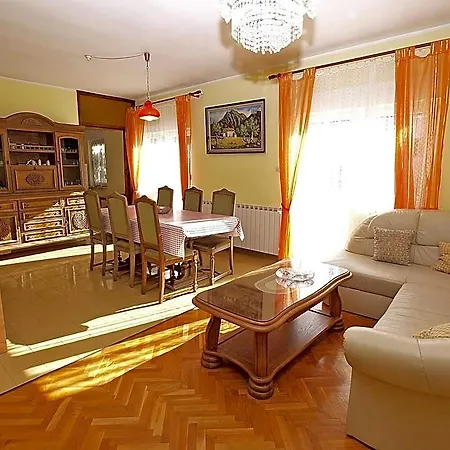 926 Pula