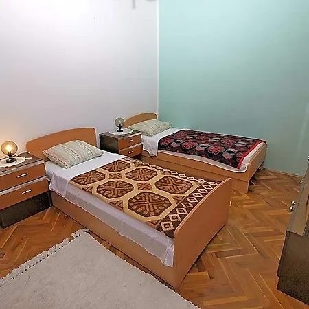 926 Pula